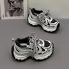 Parte superior de malla estilo europeo, suela gruesa, súper populares, zapatillas tipo "dad shoes" ligeras para mujer, nueva colección otoño 2026, zapatillas casuales cómodas y versátiles