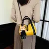 Bolsa feminina nova de grande capacidade, transversal vintage para o dia a dia, design versátil 2026, bolsa de nicho para o outono, bolsa de ombro estilo cesta