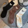 Calcetines de Mujer para Otoño e Invierno con Estampado Metálico Letra X Pequeña Sensación de Alta Gama Calcetas de Media Pierna Color Sólido Calcetas Apilables Tendencia ins Calcetas Largas Adelgazantes