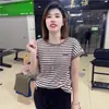 Camiseta Casual Versátil para Mães de Tamanho Grande, Manga Curta, Listrada, Gola Redonda, Estilo Western, Pulôver, Cor Contrastante, Top Feminino Plus Size