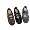 Zapatos peludos de moda para mujer, nuevos estilos de otoño e invierno, forrados de felpa para abrigar, diseño sin cordones, fáciles de poner, con cierres de velcro