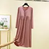 Camisola de modal com bojos removíveis, roupa de casa feminina, novo estilo primavera/verão, vestido longo casual soltinho de manga comprida plus size