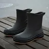 Botas de Chuva Femininas de Cor Sólida Versáteis Estilo Coreano Antiderrapantes Planas Quentes Meio da Panturrilha Sapatos Aquáticos Femininos Cozinha Externa Botas de Chuva Femininas Impermeáveis