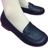 Zapatos de madre de punta fina y suela plana, nueva colección primavera/verano 2026, zapatos casuales de cuero de punta redonda, suela suave, parte superior suave, para mujeres de mediana edad