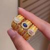 Anillo con forma de huevo de paloma con cordón explosivo y libro de equitación roja para mujer, estilo vintage antiguo de mediana edad, con diamantes brillantes y cuentas anchas, anillo de corte de viento.