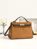 Bolsa de Mão Patchwork com Textura de Camurça Outono Inverno 2026 Nova Feminina Estilo Coreano Vintage Ombro Único Transversal Bolsa Platina