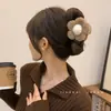 Presilha de cabelo de pelúcia em formato de peixe para outono e inverno para mulheres, luxo leve e toque de alta qualidade, tamanho grande para cabelos grossos, acessório de cabelo versátil tipo pinça de tubarão