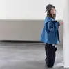 Jaqueta corta-vento com capuz para meninas, peça de outer wear de outono, novo estilo 2026, jaqueta corta-vento com capuz infantil, à prova de vento e quente, para crianças maiores, adequada para vendas transfronteiriças
