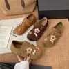 Estilo Lindo Birkenstocks de Gamuza para Mujer 2026 Otoño Nueva Llegada Velcro Slip-on Decoración de Flor Mocasines Casuales