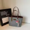 2025 Nova Moda Outono Bolsa Feminina Colorida Contrastante de Um Ombro Bolsa Tote para o Trabalho Bolsa de Mão Simples e Estilosa Bolsa Grande