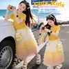 Conjunto para Menina 2026 Novo Estilo Saia Biscoito Fofa Infantil Vestido de Verão para Menina Conjunto de Duas Peças com Suéter de Seda de Gelo Tendência