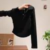 Top base de gola alta azul marinho para mulheres, de manga longa, novo estilo outono/inverno, com design de ombro ajustado, detalhes plissados e efeito de acinturamento
