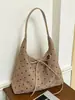 Nova bolsa tote Yuezhi 2026 outono inicial, textura simples de bolinhas, bolsa de mão e ombro versátil de alta qualidade em veludo cotelê