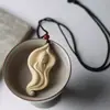 Madera de Ciprés Talla de Madera Hoja de Loto Guanyin Colgante de Cuello Chino Pieza de Mano Artesanías de Talla de Madera Accesorios para el Hogar Colgante