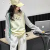 Conjunto de Camiseta para Niñas Primavera y Otoño 2026 Nuevo Color Bloqueado Estampado Camiseta Básica y Pantalón de Chándal Conjunto de Dos Piezas para Niños Mayores Ropa Casual