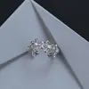 Anel de Flor de Diamante Prateado Brilhante Estilo Doce e Cool para Mulheres, Anel Simples e de Alto Padrão para Dedo Indicador Aberto, Anel Moderno e Versátil