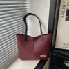 2026 Nuevo Otoño Gran Capacidad de Moda Bolso Tote de Hombro de Lunares Bolso Tote Popular de Nicho para Mujer de un Solo Hombro