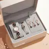 Relógio Digital Floral Compacto da Moda Feminino com Escala de Strass e Pulseira Fina, Adequado para Estudantes, Versátil para Uso Diário, com um Toque de Luxo