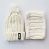 Otoño e invierno Nuevo con terciopelo acolchado logo de letra B bola de lana gorro de lana tejido bufanda traje cálido de dos piezas para mujer