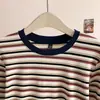 Venta al por mayor transfronteriza Otoño e Invierno Toma real Camiseta de manga larga a rayas con combinación de colores Hombro derecho Mujer Delgado Elegante Aspecto adelgazante Top básico