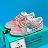 Zapatos Auténticos Nike para Hombre, Zapatos para Mujer, Dunk Blanco y Negro Panda Sb Año del Caballo Edición Limitada Zapatos Reflectantes de Putian, Pura Original, Probados contra Toxinas