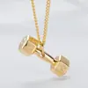 Colgante de Barra y Mancuernas de Acero de Titanio Europeo y Americano Collar Deportivo de Levantamiento de Pesas para Pareja Joyería Directo del Fabricante