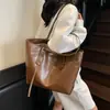 Bolsa feminina de grande capacidade 2026 novo modelo cor sólida bolsa de ombro para estudante universitário bolsa tote simples casual para o dia a dia