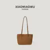 Bolsa tote feminina transfronteiriça 2026, adequada para o dia a dia, com estilo retrô e casual, cor sólida, leve, versátil e com um visual descontraído e chique em material camurça.