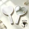 Espejo de mano en forma de corazón disponible en stock del fabricante, espejo de maquillaje portátil en forma de corazón, regalo promocional corporativo creativo, espejo de belleza al por mayor