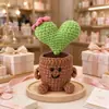 Adorno de Planta en Maceta Rosa Tejido a Mano Lindo con Manos y Pies Flor de Hilo Maceta Muñeca Decoración Creativa de Escritorio