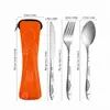 Set de cubiertos de acero inoxidable de tres piezas para Amazon, que incluye cuchillo para bistec, tenedor y cuchara, en una bolsa de tela creativa, adecuado para estudiantes y uso al aire libre