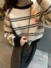 [Suéter de Raya Corta con Corazón Bordado Francés de Terciopelo Ártico para Mujer, Otoño, Cuello Redondo, Base de Lana Tejida]