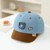 Chapéu Versátil para Bebês e Crianças Pequenas Primavera 2026 Cor Blocada Imitação Jeans Bordado de Urso e Letras Boné de Beisebol Chapéu Estiloso de Proteção Solar