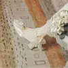 Novos Sapatos de Noiva Franceses com Salto Grosso para Uso Externo 2026 Bico Quadrado de Temperamento Sapatos Individuais de Princesa Sapatos de Dama de Honra Casamento Salto Alto Feminino
