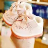 Sapatos para Crianças Pequenas Inverno Forrados com Lã Espessados Sapatos para Bebês Iniciantes 1-2 Anos Sapatos para Bebês Sola Macia Antiderrapante Sapatos que Gritam