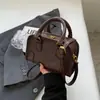 Bolsa de Mão Pequena Plissada Retrô Transfronteiriça para Mulheres, Nova Bolsa Versátil para o Dia a Dia de Primavera e Verão, Bolsa Transversal de Nicho