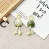 Accesorio popular de TikTok con colgante de flor de ciruelo pequeña que cambia de color, llavero hecho a mano con tallado fino, pulsera, collar