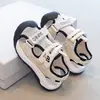 Sandalias Deportivas de Moda para Niños 2026 Nuevos Zapatos de Playa de Verano para Niños Suela Suave para Niños Mayores y Pequeños Zapatos de Arroyo para Niños