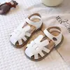 Sandalias de verano para niñas de 3 a 6 años, de suela blanda, antideslizantes, zapatos de bebé, zapatos de princesa de punta cerrada, zapatos infantiles transpirables huecos estilo coreano