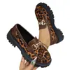 Zapatos de leopardo nuevos para primavera-verano-otoño 2026, disponibles para envío transfronterizo, talla grande, versátiles y elegantes, zapatos de cuero retro de moda con suela gruesa para mujer