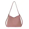 Bolsa de mão com padrão trançado de nicho transfronteiriço para mulheres, moda outono e inverno 2025, bolsa simples retrô para o ombro/axila para o dia a dia