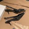 Sandálias Femininas Estilo Novo Primavera 2026, Salto Alto Preto, Sapatos Individuais Femininos de Salto Fino com Bico Quadrado Metálico, Sandálias Femininas Fechadas em Couro Envernizado
