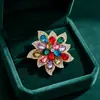 Broche de Flor de Joya Colorida de Pétalos Multicapa Forma de Gota de Agua Broche de Corsage de Aleación con Pedrería Colorida para Abrigos de Mujer Pin Decorativo