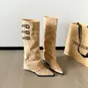 Em Estoque, Envia Imediatamente! Botas de Moda Estilo Francês com Bico Fino, Salto Anabela Aumenta-Altura, Zíper Lateral com Fivela, Cano Alto