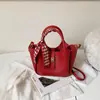 Bolso de mano rojo para mujer, nuevo bolso de boda de otoño 2026, bolso de hombro cruzado de nicho de lujo ligero, bolso de novia