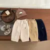 Pantalones Gruesos con Forro de Felpa para Niños Otoño e Invierno 2025 Nuevos Pantalones Casuales Cálidos Bordados para Bebé Pantalones Deportivos Elegantes para Niñas