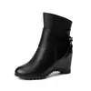 Botas de otoño e invierno 2023 zapatos acolchados de algodón Botas Martin Botas cortas de estilo británico para mujer Botas casuales de plataforma con tacón alto forradas de polar Comercio exterior botas