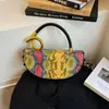 Bolsa de Ombro Transversal Moda Versátil Simples Nova Retro Tendência Estilosa Primavera 2026 Padrão Cobra Textura de Corrente