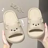 Pantuflas de Verano de Dibujos Animados para Mujer Cuatro Estaciones 2024 Nuevas para el Hogar Baño Antideslizantes Sensación de Pisar Caca Suela Gruesa Pantuflas de Verano para Pareja Hombres