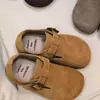 Otoño 2026 Nuevos Zapatos Birkenstock de Cuero Gamuzado, Versátiles y de Moda, Estilo Coreano para Niños